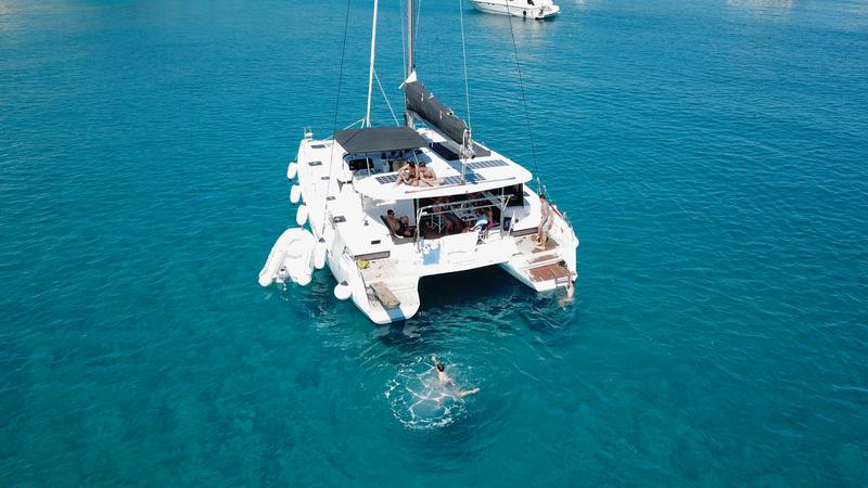 Book yachts online - catamaran - Lagoon 42 (AC, Gen, Watermaker) - Kit Cat - rent