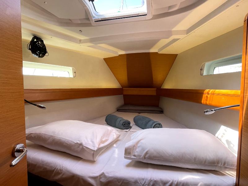 Book yachts online - sailboat - Sun Odyssey 449 - Amelie (Refit 2022) - rent
