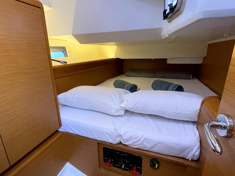 Book yachts online - sailboat - Sun Odyssey 449 - Amelie (Refit 2022) - rent