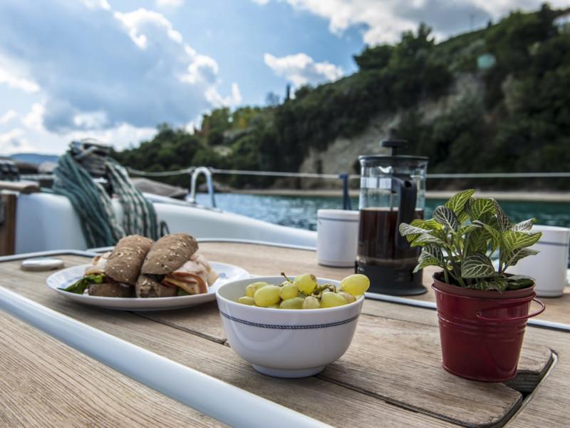 Book yachts online - sailboat - Oceanis 43 - OASIS - | Bowthruster | Solar P  - rent