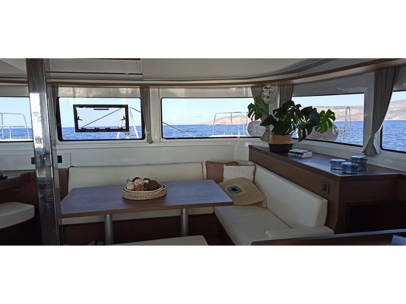 Book yachts online - catamaran - Lagoon 46 - My Tina - rent