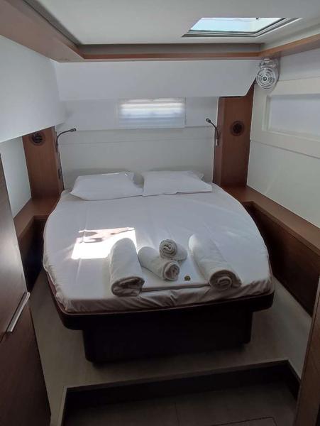 Book yachts online - catamaran - Lagoon 46 - Rocky - rent