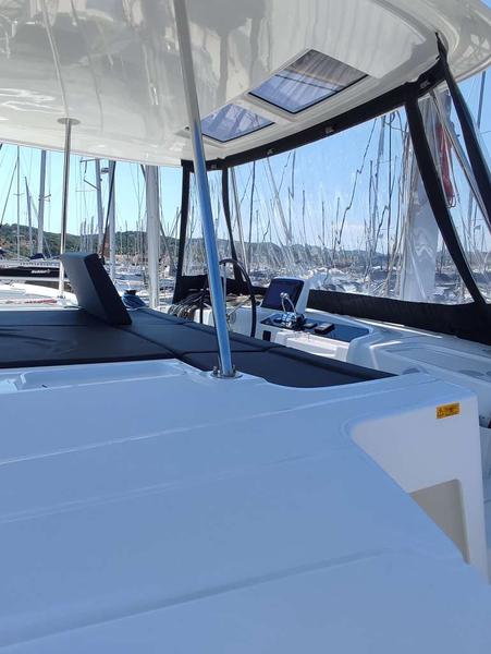 Book yachts online - catamaran - Lagoon 46 - Rocky - rent