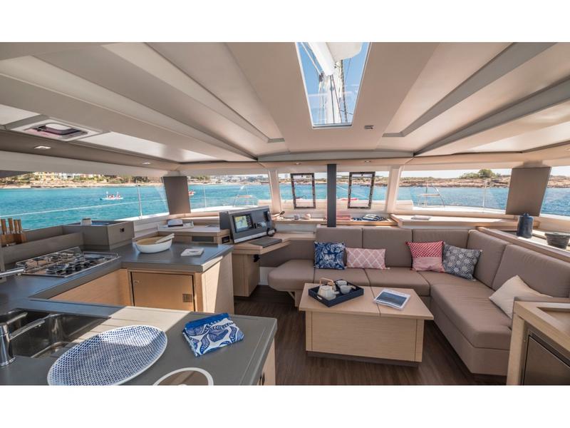 Book yachts online - catamaran - Fountaine Pajot Astrea 42 - Cicada - rent