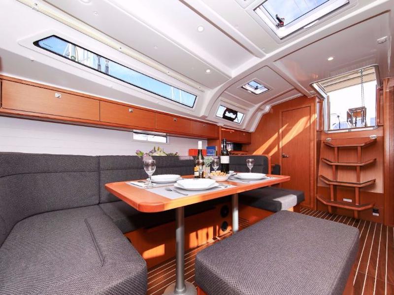 Book yachts online - sailboat - Bavaria Cruiser 41S - Blackstar - rent