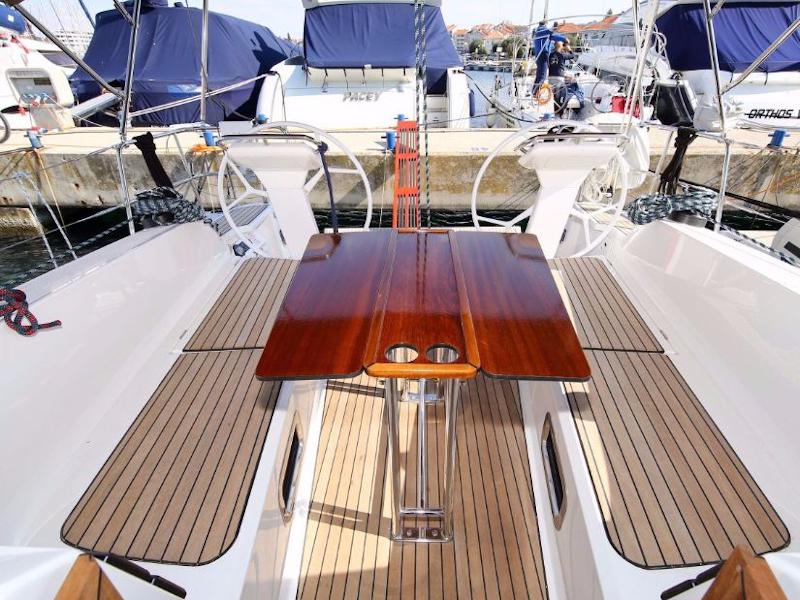 Book yachts online - sailboat - Bavaria Cruiser 41S - Blackstar - rent