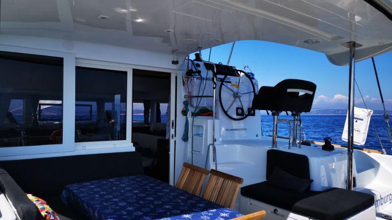 Book yachts online - catamaran - Lagoon 40 - Vaiana - rent