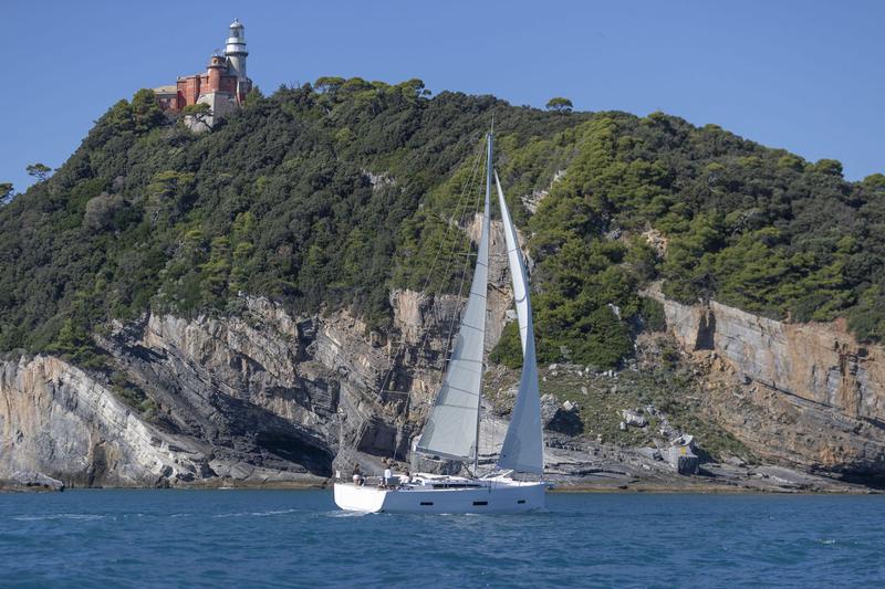 Book yachts online - sailboat - Dufour 430 - WHISKY - rent