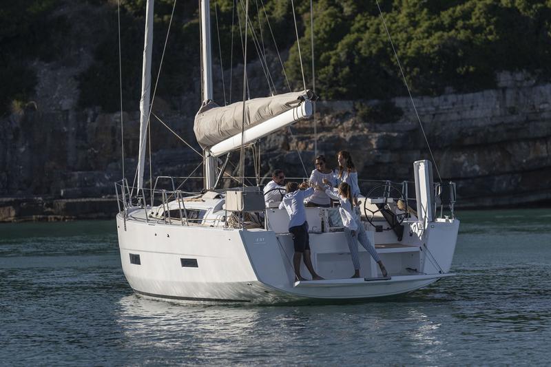 Book yachts online - sailboat - Dufour 430 - WHISKY - rent
