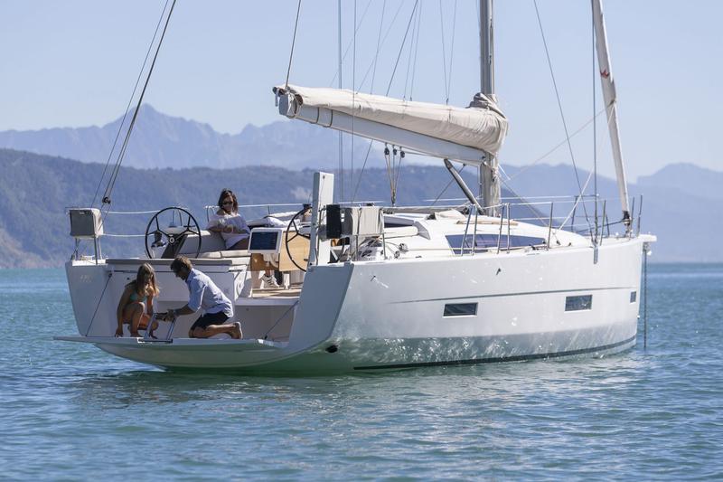 Book yachts online - sailboat - Dufour 430 - WHISKY - rent
