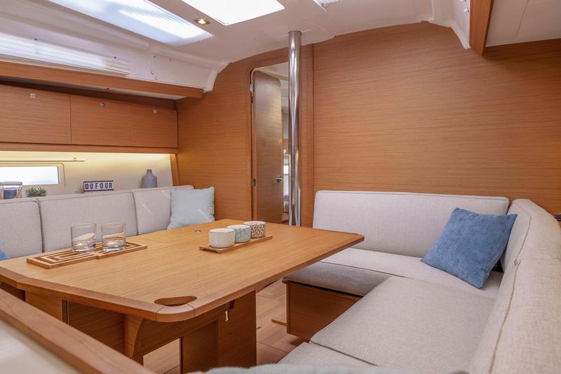 Book yachts online - sailboat - Dufour 390 Grand Large - Elena - rent