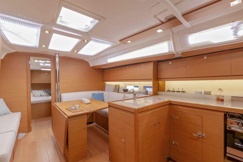 Book yachts online - sailboat - Dufour 390 Grand Large - Elena - rent