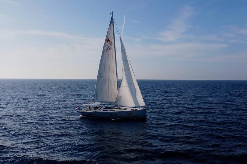 Book yachts online - sailboat - Hanse 588 - FitzRoy - rent