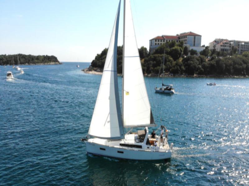 Book yachts online - sailboat - Oceanis 38 - Olli - rent