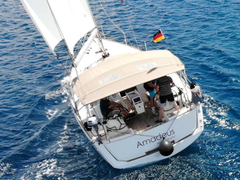Book yachts online - sailboat - Sun Odyssey 389 - Amadeus - rent