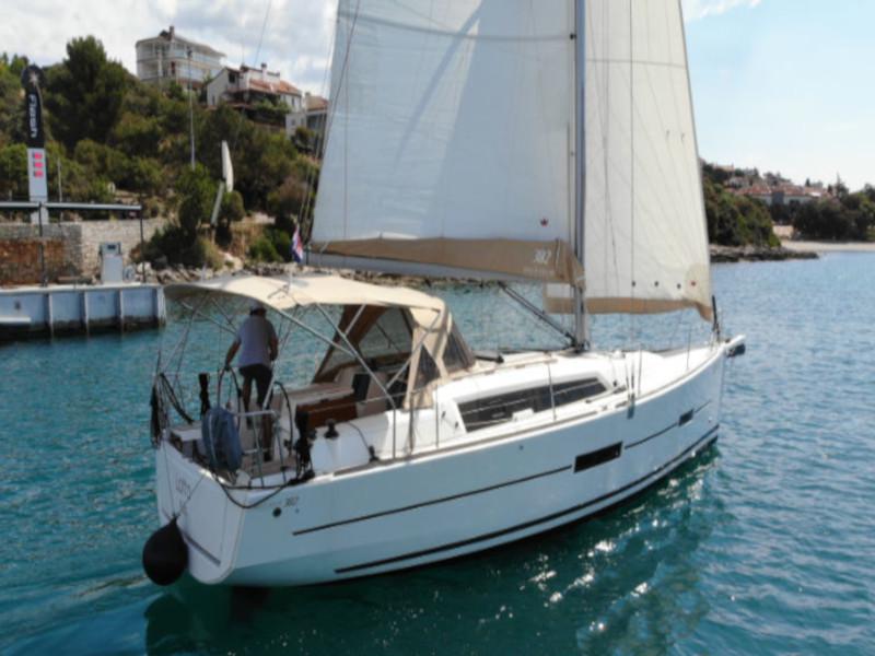 Book yachts online - sailboat - Dufour 382 Grand Large - 3 cab - Lotta - rent