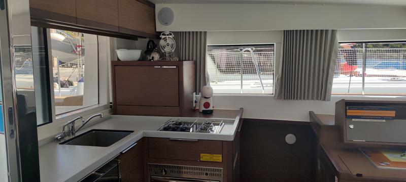 Book yachts online - catamaran - Lagoon 40 - Solentia - rent