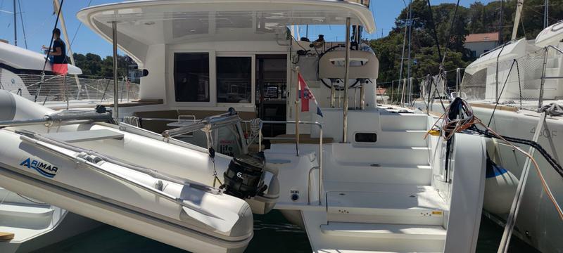 Book yachts online - catamaran - Lagoon 40 - Solentia - rent