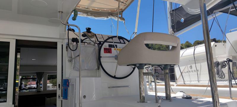 Book yachts online - catamaran - Lagoon 40 - Solentia - rent