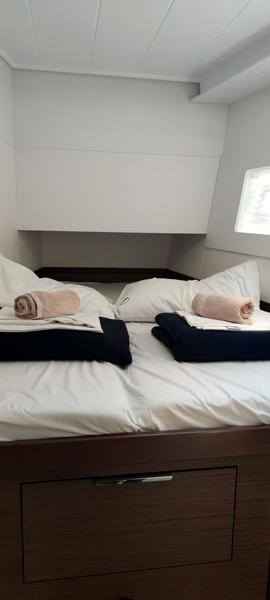 Book yachts online - catamaran - Lagoon 40 - Solentia - rent