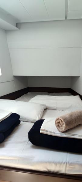 Book yachts online - catamaran - Lagoon 40 - Solentia - rent