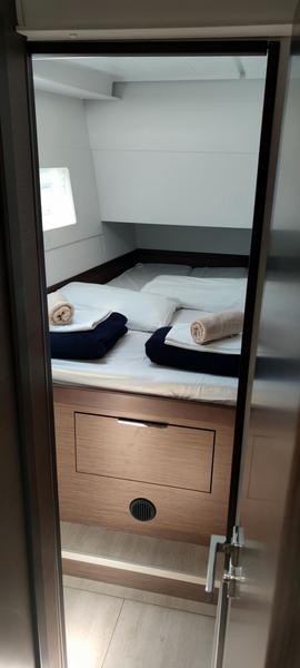 Book yachts online - catamaran - Lagoon 40 - Solentia - rent