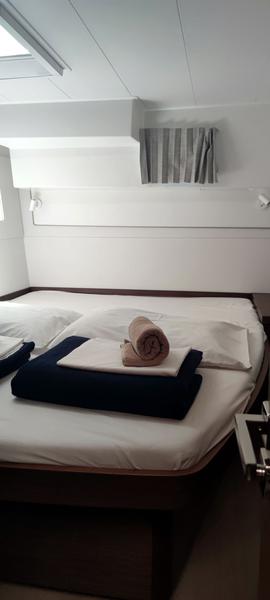 Book yachts online - catamaran - Lagoon 40 - Solentia - rent