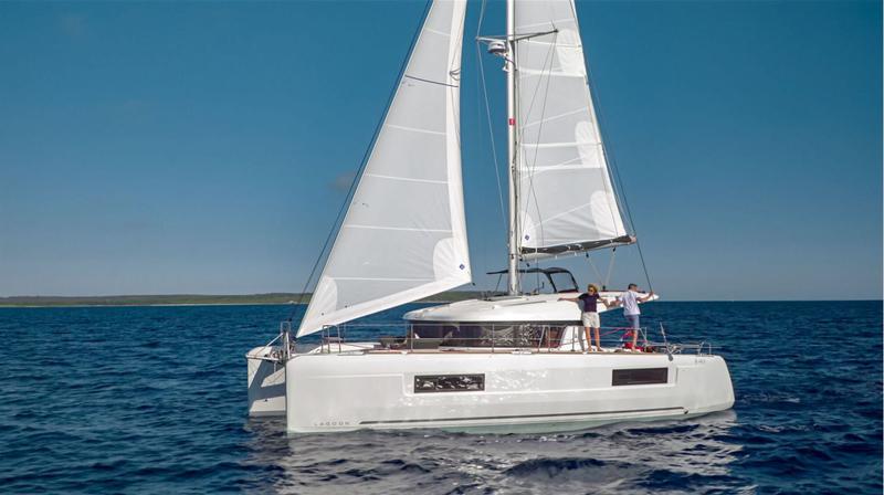 Book yachts online - catamaran - Lagoon 40 - Solentia - rent