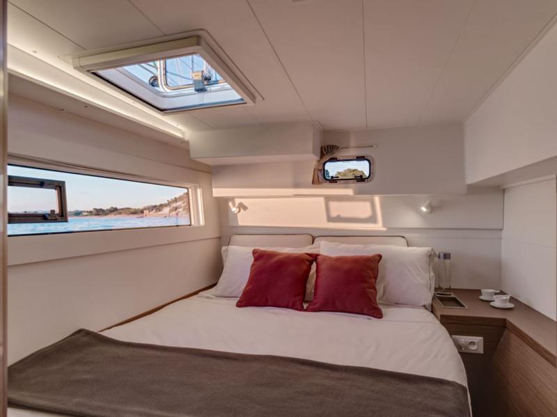 Book yachts online - catamaran - Lagoon 40 - Solentia - rent