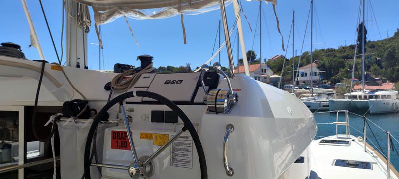 Book yachts online - catamaran - Lagoon 40 - Solentia - rent
