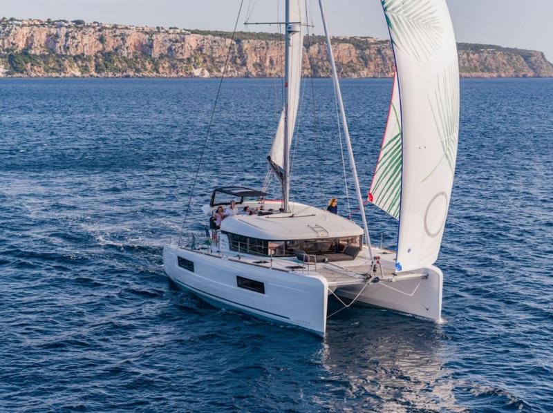 Book yachts online - catamaran - Lagoon 40 - Solentia - rent
