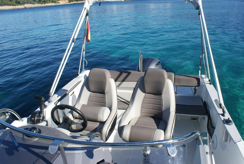 Book yachts online - motorboat - Cap Camarat 6.5 WA - Cigala - rent