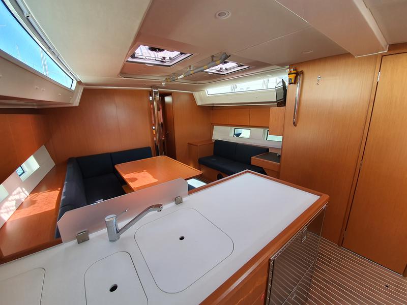 Book yachts online - sailboat - Bavaria C45 - Blue Diamond - rent