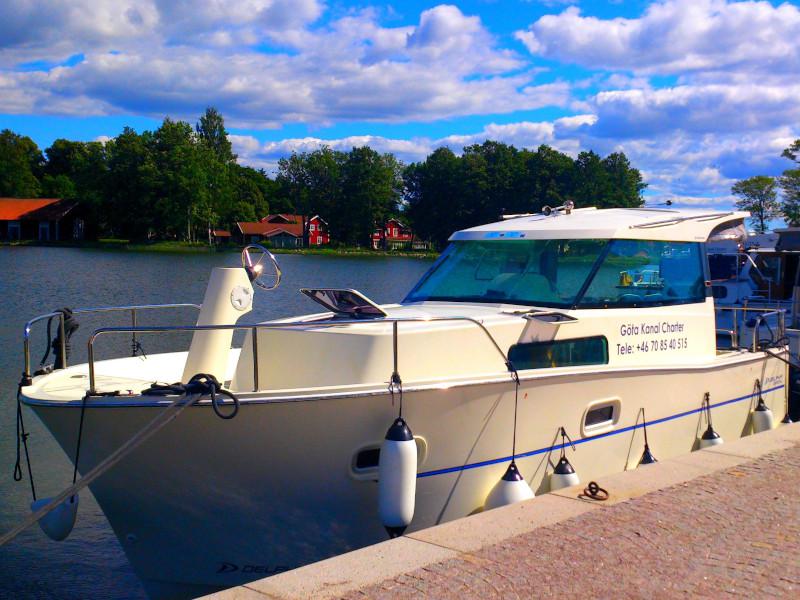 Book yachts online - motorboat - Delphia Escape 800 - Linnea  - rent