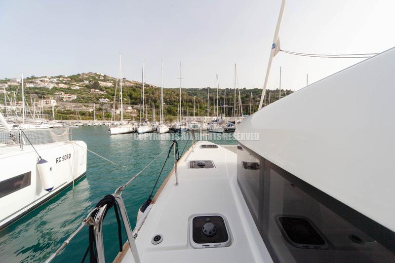 Book yachts online - catamaran - Lagoon 40 (2022) - Altea - CA101 - - rent