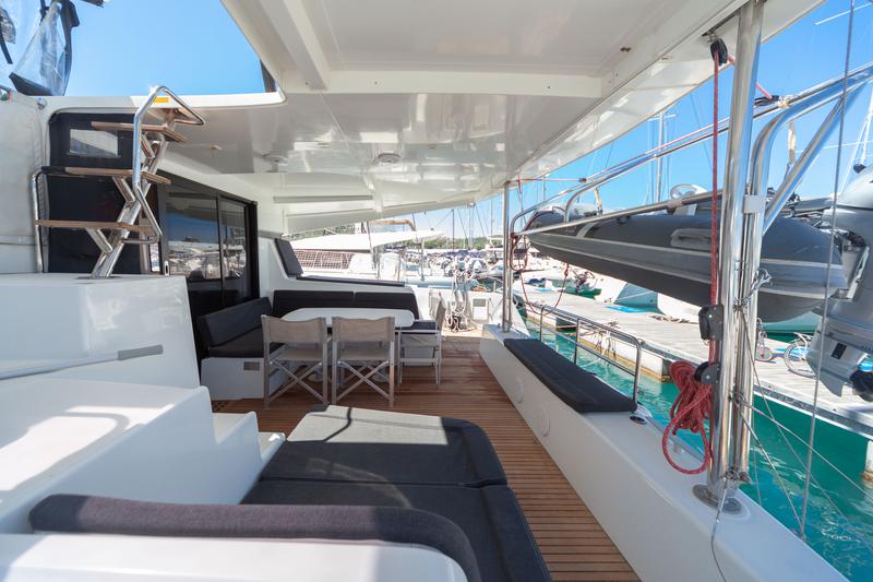 Book yachts online - catamaran - Lagoon 42 - SHARANDA - rent