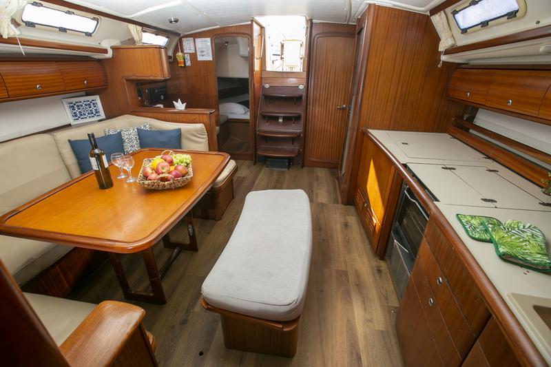 Book yachts online - sailboat - Bavaria 44 - Calypso - rent