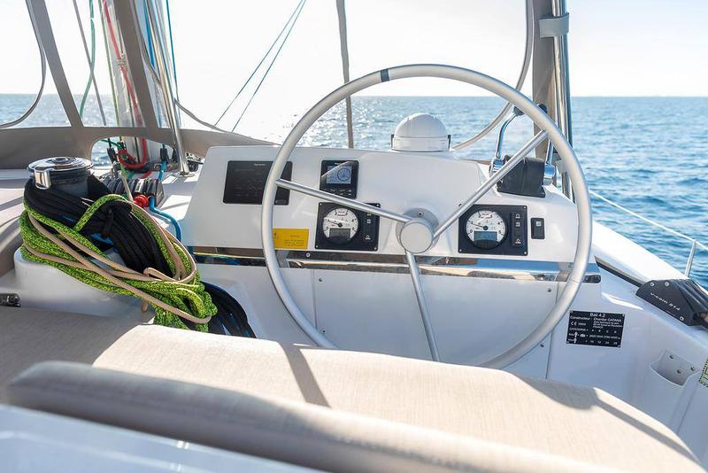 Book yachts online - catamaran - Bali 4.2 - Kos 42.6 / Model 2022! With AC, WM, generator, solar panels, hydraulic gangway &amp; electric WC - rent