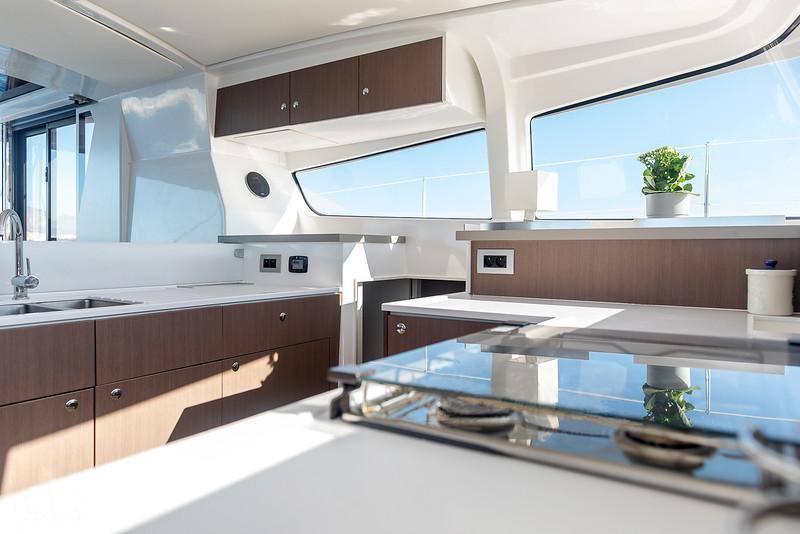 Book yachts online - catamaran - Bali 4.2 - Kos 42.6 / Model 2022! With AC, WM, generator, solar panels, hydraulic gangway &amp; electric WC - rent