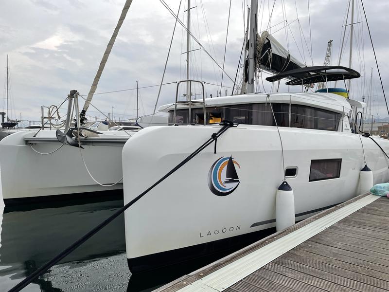 Book yachts online - catamaran - Lagoon 42 - Alchemy - rent