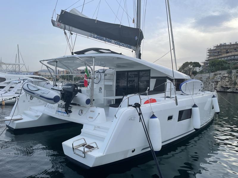 Book yachts online - catamaran - Lagoon 42 - Alchemy - rent