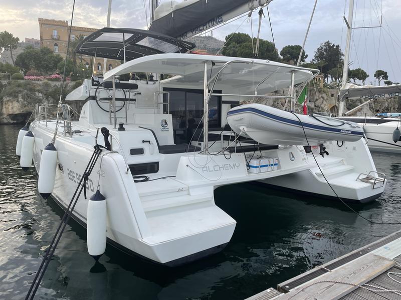 Book yachts online - catamaran - Lagoon 42 - Alchemy - rent