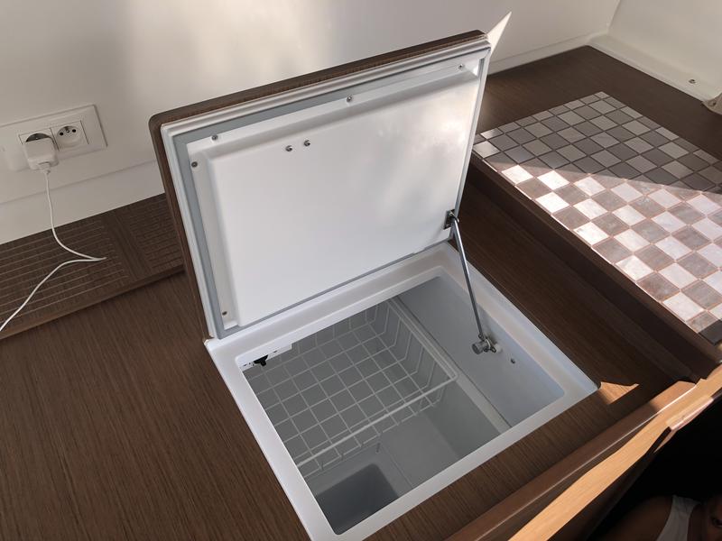 Book yachts online - catamaran - Lagoon 42 - Alchemy - rent