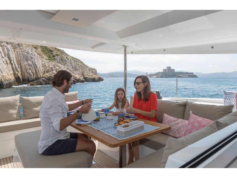 Book yachts online - catamaran - Astréa 42 - 3 cabines - Moana - rent