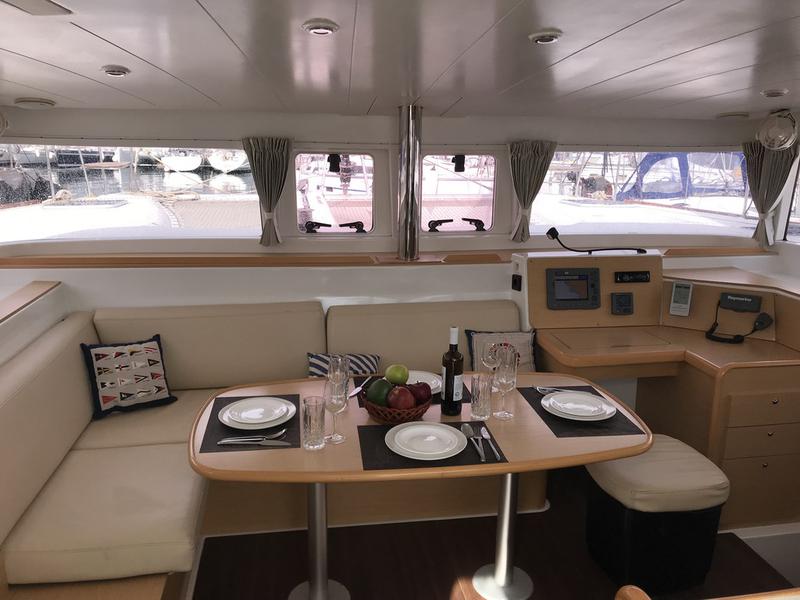 Book yachts online - catamaran - Lagoon 400 - Aurora - rent