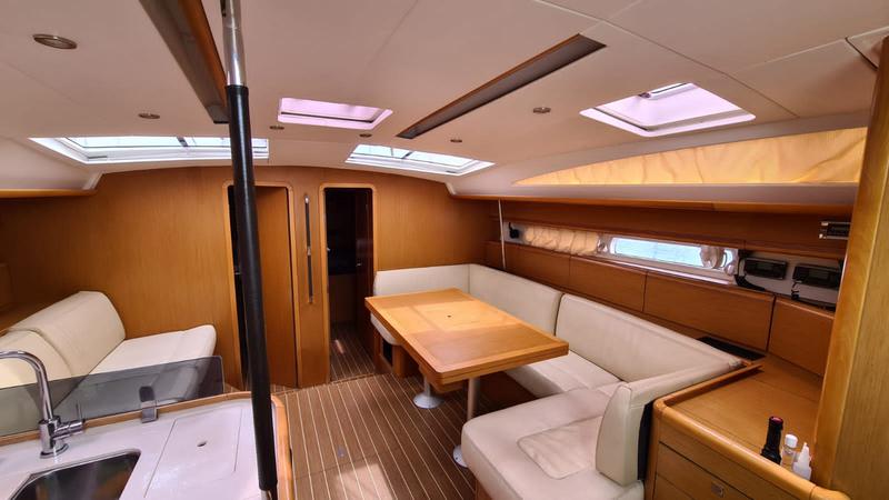 Book yachts online - sailboat - Jeanneau 53 - Christianna 12 - rent