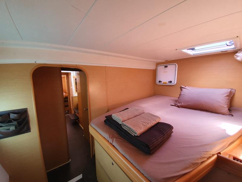 Book yachts online - catamaran - Lagoon 421 - Chirouble - rent