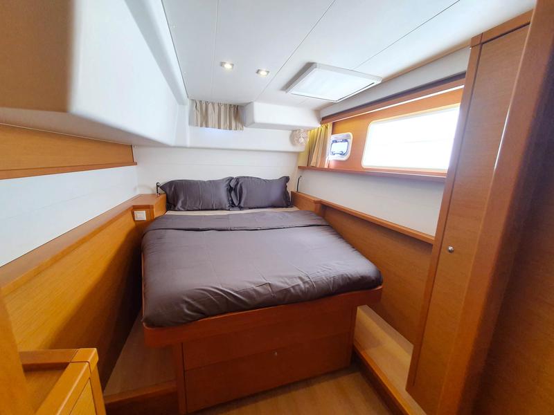 Book yachts online - catamaran - Lagoon 450  Fly - For Sail - rent