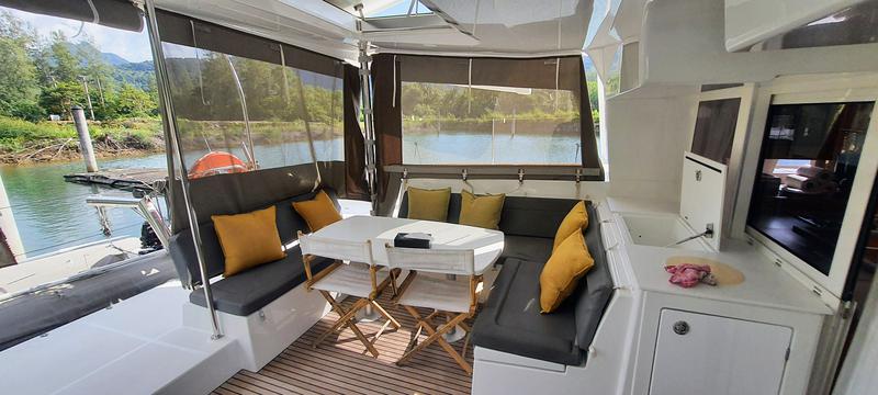 Book yachts online - catamaran - Lagoon 450  Fly - For Sail - rent