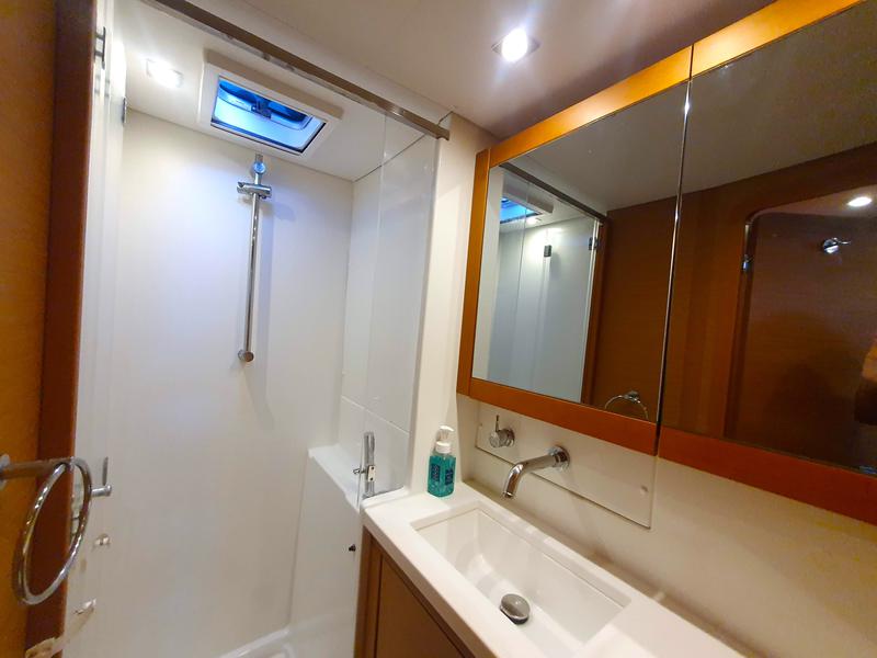 Book yachts online - catamaran - Lagoon 450  Fly - For Sail - rent